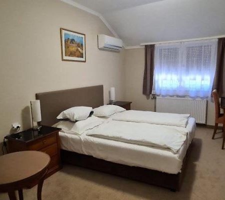 Korona Panzio Bed & Breakfast ฮอทวาน ภายนอก รูปภาพ