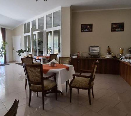 Korona Panzio Bed & Breakfast ฮอทวาน ภายนอก รูปภาพ